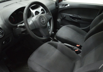 Подержанный автомобиль Opel Corsa 2012 года (9 фото)