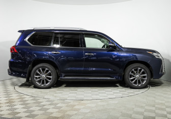 Подержанный автомобиль Lexus LX 2015 года (4 фото)