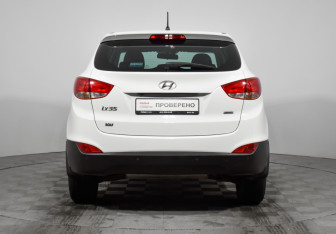 Подержанный автомобиль Hyundai ix35 2015 года (6 фото)