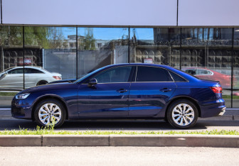 Подержанный автомобиль Audi A4 Sedan 2021 года (9 фото)