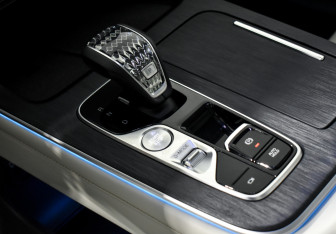 Подержанный автомобиль GAC GS8 2023 года (12 фото)