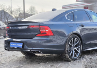 Подержанный автомобиль Volvo S90 2019 года (9 фото)