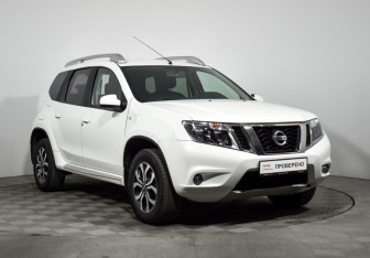 Подержанный автомобиль Nissan Terrano 2017 года (3 фото)