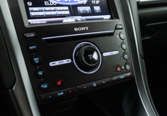 Подержанный автомобиль Ford Mondeo Sedan 2016 года (17 фото)