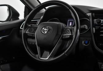 Подержанный автомобиль Toyota Camry Sedan 2018 года (15 фото)