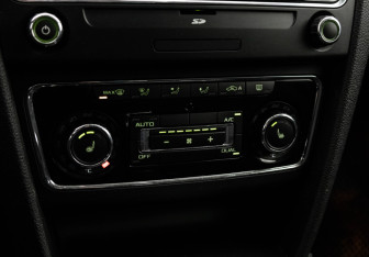 Подержанный автомобиль Skoda Superb Liftback 2014 года (15 фото)