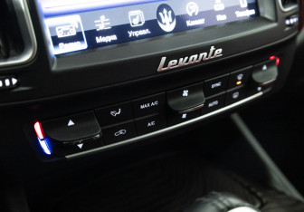 Подержанный автомобиль Maserati Levante 2017 года (24 фото)