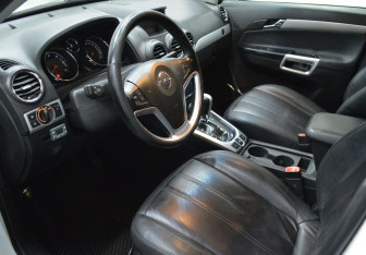 Подержанный автомобиль Opel Antara 2012 года (9 фото)