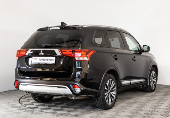Подержанный автомобиль Mitsubishi Outlander 2020 года (5 фото)