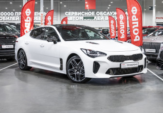 Подержанный автомобиль Kia Stinger 2023 года (5 фото)