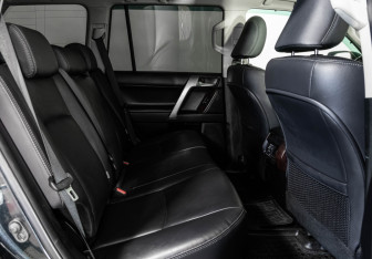 Подержанный автомобиль Toyota Land Cruiser Prado 2017 года (14 фото)