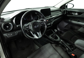 Подержанный автомобиль Kia Cerato Sedan 2019 года (11 фото)
