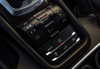 Подержанный автомобиль Porsche Cayenne 2012 года (25 фото)