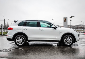 Подержанный автомобиль Porsche Cayenne 2014 года (4 фото)