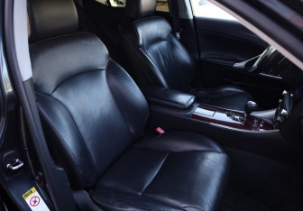 Подержанный автомобиль Lexus IS Sedan 2008 года (15 фото)