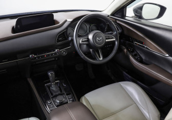 Подержанный автомобиль Mazda CX-30 2019 года (10 фото)