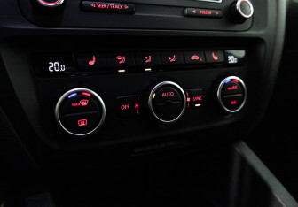 Подержанный автомобиль Volkswagen Jetta Sedan 2012 года (14 фото)