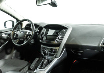 Подержанный автомобиль Ford Focus Sedan 2012 года (9 фото)