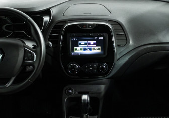 Подержанный автомобиль Renault Kaptur 2017 года (14 фото)