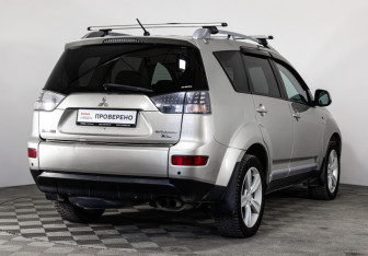 Подержанный автомобиль Mitsubishi Outlander 2007 года (5 фото)