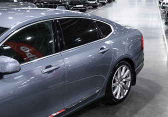 Подержанный автомобиль Volvo S90 2017 года (4 фото)