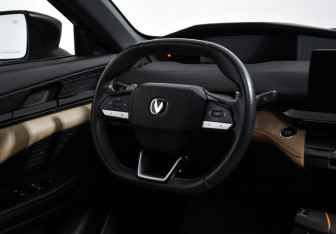 Подержанный автомобиль Changan UNI-V 2022 года (15 фото)
