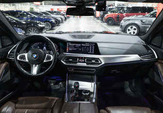 Подержанный автомобиль BMW X5 2020 года (23 фото)