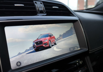 Подержанный автомобиль Jaguar F-Pace 2016 года (20 фото)