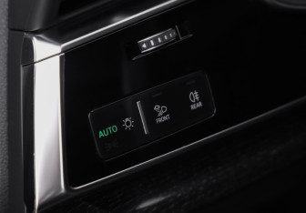 Подержанный автомобиль Audi Q8 2019 года (26 фото)