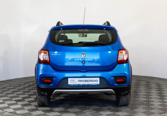 Подержанный автомобиль Renault Sandero 2015 года (6 фото)