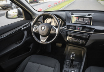 Подержанный автомобиль BMW X1 2019 года (10 фото)