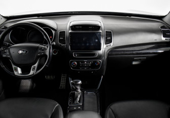 Подержанный автомобиль Kia Sorento 2015 года (15 фото)