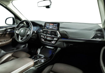 Подержанный автомобиль BMW X3 2018 года (9 фото)