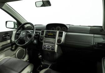 Подержанный автомобиль Nissan X-Trail 2006 года (9 фото)