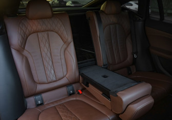 Подержанный автомобиль BMW X6 2020 года (36 фото)