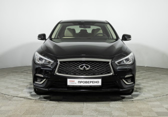Подержанный автомобиль Infiniti Q50 2017 года (2 фото)