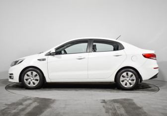 Подержанный автомобиль Kia Rio Sedan 2016 года (8 фото)