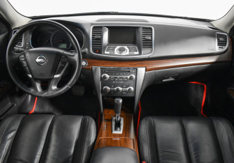 Подержанный автомобиль Nissan Teana 2010 года (13 фото)
