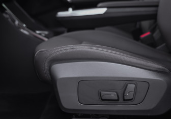 Подержанный автомобиль BMW X1 2024 года (25 фото)