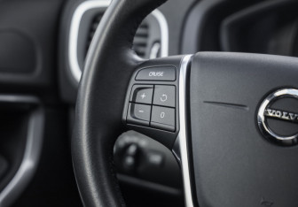 Подержанный автомобиль Volvo V40 Cross Country 2019 года (13 фото)