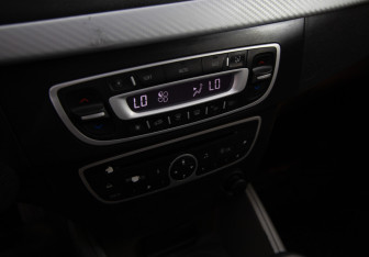Подержанный автомобиль Renault Megane Hatchback 2011 года (15 фото)