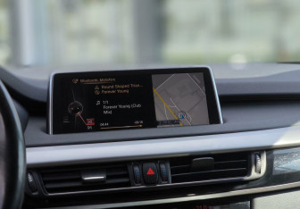 Подержанный автомобиль BMW X5 2014 года (18 фото)