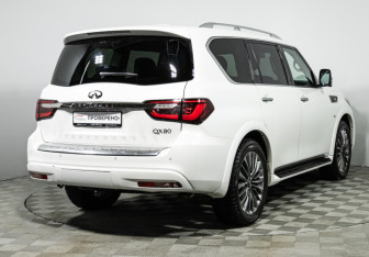 Подержанный автомобиль Infiniti QX80 2018 года (5 фото)