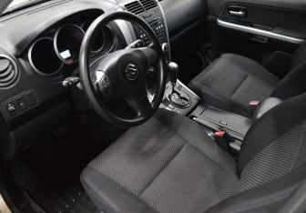 Подержанный автомобиль Suzuki Grand Vitara 2011 года (10 фото)