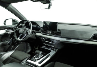 Подержанный автомобиль Audi Q5 2021 года (9 фото)