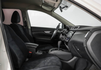 Подержанный автомобиль Nissan X-Trail 2016 года (22 фото)