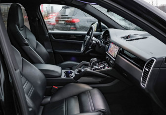 Подержанный автомобиль Porsche Cayenne 2018 года (29 фото)