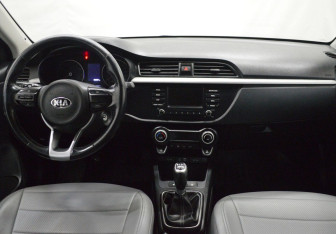 Подержанный автомобиль Kia Rio Hatchback 2018 года (13 фото)