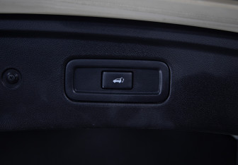 Подержанный автомобиль Infiniti QX70 2013 года (27 фото)