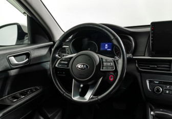 Подержанный автомобиль Kia Optima Sedan 2019 года (15 фото)